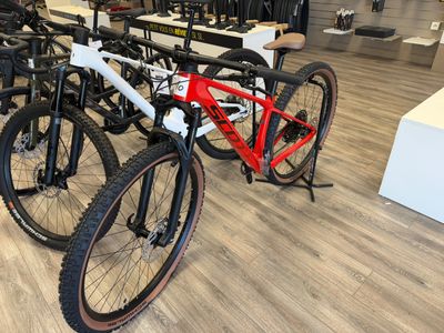 many bikes that are sitting on the floor in the store