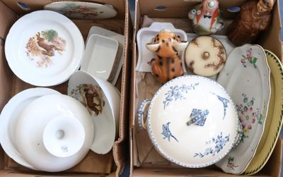 deux boîtes contenant différents types de plats