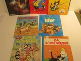 plusieurs livres pour enfants sont alignés sur une table blanche