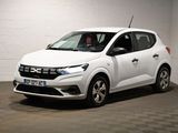 la voiture blanche est garée dans un garage dont le sol est recouvert de carreaux