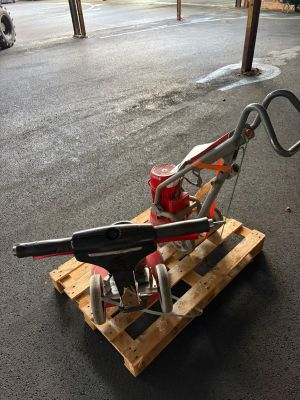 a small machine that is sitting on top of a pallet