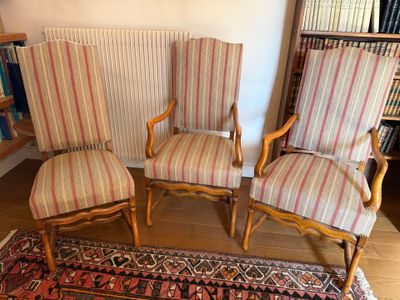 Paire de fauteuils, dit os de mouton de style et une chaise …