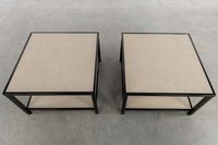 Deux grandes tables d'appoint carrées, en métal laqué noir e… (photo 4)