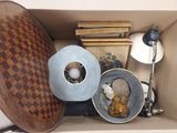 une boîte contenant de nombreux objets