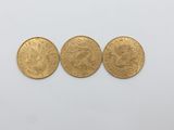 three british gold sovereigns, one of which is a sovereign and one of which is a sovereign