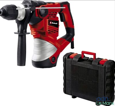 un marteau rouge et noir sur lequel est posé un coffret à outils