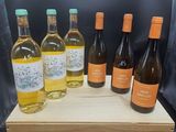 six bouteilles de vin dans un coffret en bois sur fond noir