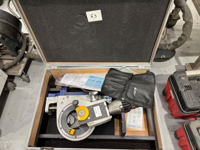 une boîte à outils contenant un outil