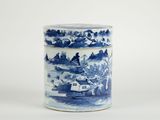 un pot bleu et blanc orné d'un paysage