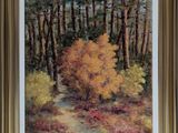 une peinture à l'huile représentant un arbre jaune dans une zone boisée