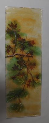 une photo d'un tableau représentant un arbre avec des feuilles