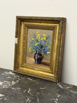 une image d'un tableau représentant un vase de fleurs sur une table