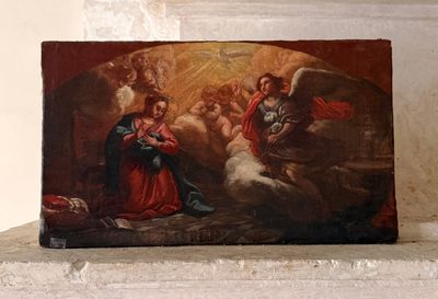 une image d'un tableau sur le mur d'un bâtiment