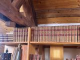 le nombre de livres qui se trouvent sur une étagère dans une pièce