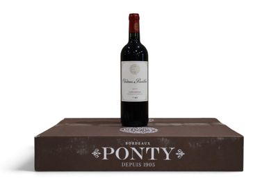 une bouteille de vin posée sur un carton
