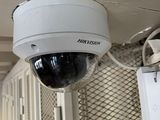 a surveillance camera mounted on the ceiling of a building