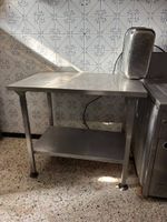 1 TABLE INOX + 1 DESSERTE