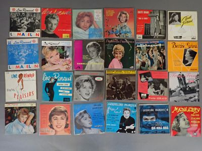 beaucoup de livres accrochés au mur d'une pièce