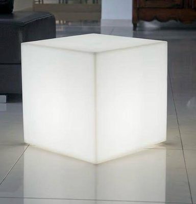 Lot de 1 cube lumineux blanc, vendu sans son fil secteur.