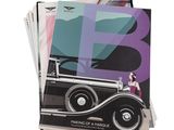 trois livres sur un fond blanc, avec une voiture au milieu