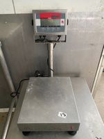 Une balance électronique OHAUS Defender 3000