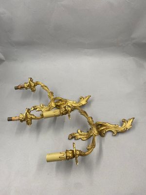 paire d'appliques murales anciennes en laiton avec fleurs et feuilles