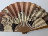 un ventilateur avec un tableau accroché au mur