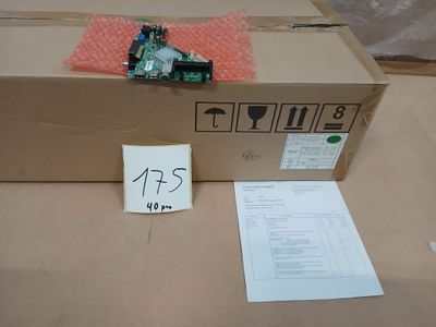 une boîte en carton contenant un petit appareil électronique