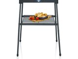 une photo d'un barbecue sur lequel sont disposés des légumes et du pain