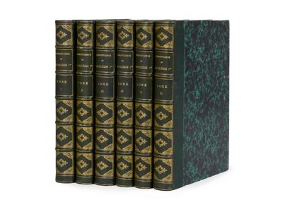 un ensemble de trois livres superposés