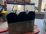 a picture of a machine that is sitting in a store
