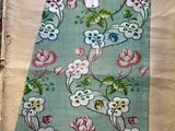 une image représentant un morceau de tissu orné d'un motif floral