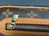 a close up of the zipper of a louis vuitton bag