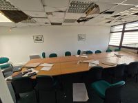 - Ensemble de mobilier de bureau de la pièce :