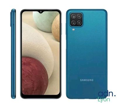 Un Samsung Galaxy S20 bleu se trouve à côté d'une pomme rouge