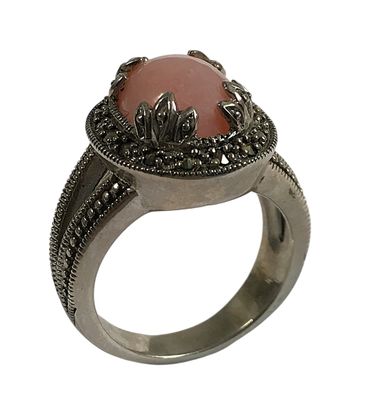 BAGUE en argent 925/1000 et opale rose cabochon à sertissage…