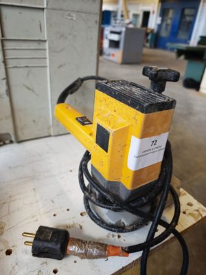 a picture of a machine that is sitting on a table