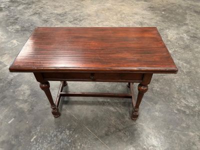 Table de travail en bois fruitier s'ouvrant en deux parties,…