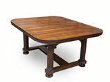 table en bois avec un plateau en bois sur fond blanc