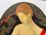 un tableau représentant une femme nue avec un ruban rouge autour du cou