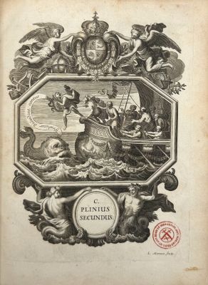 un vieux livre avec l'image d'un homme sur un bateau, entouré d'anges