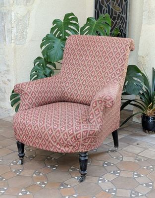 a chair that is sitting in front of a plant