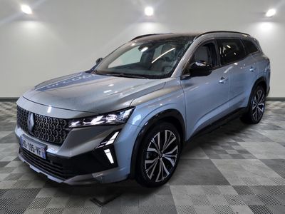 Le nouveau SUV Hyundai Kona 2021 est exposé dans un showroom
