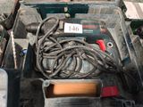 une photo d'une boîte à outils contenant de nombreux outils
