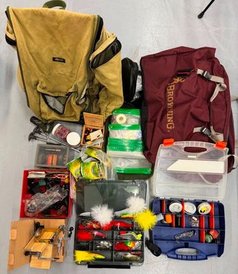 Matériel de pêche: sacs et accessoires divers. - Photo 1