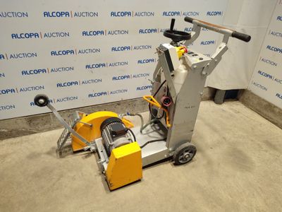 l'image d'une machine posée sur le sol