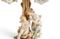 BOUGEOIR à trois lumières en porcelaine à décor d'une femme … (photo 3)