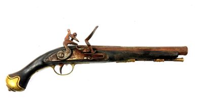 un gros plan d'une arme à feu sur fond blanc