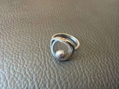 sterling silver ring with pearl and cubicge