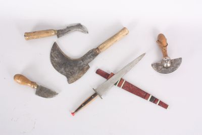 many different types of tools that are on the table